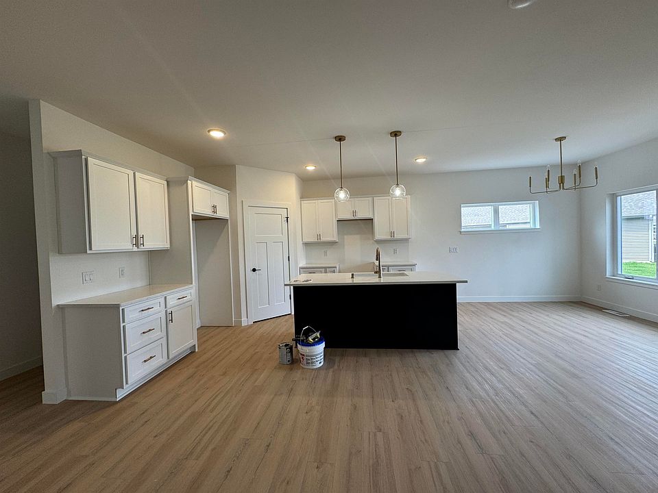 2nd image of 807 Vineyard Ct