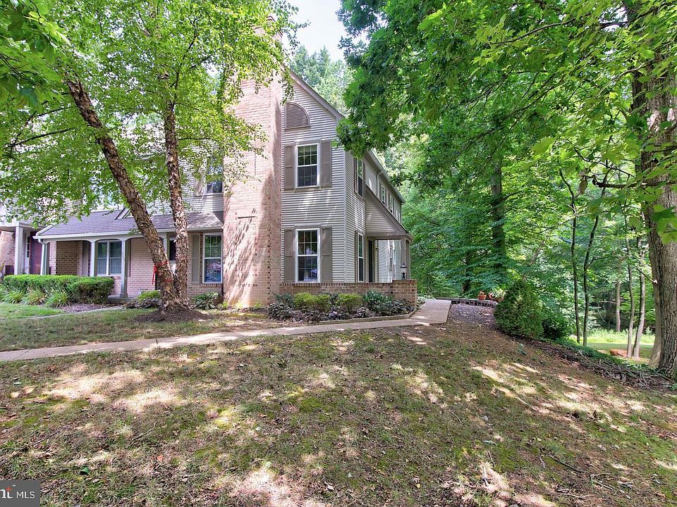 1st image of 211 Victoria Ct #102