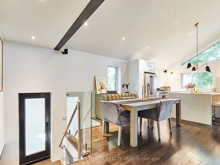 72 Sunnypoint Cres — Photo 4