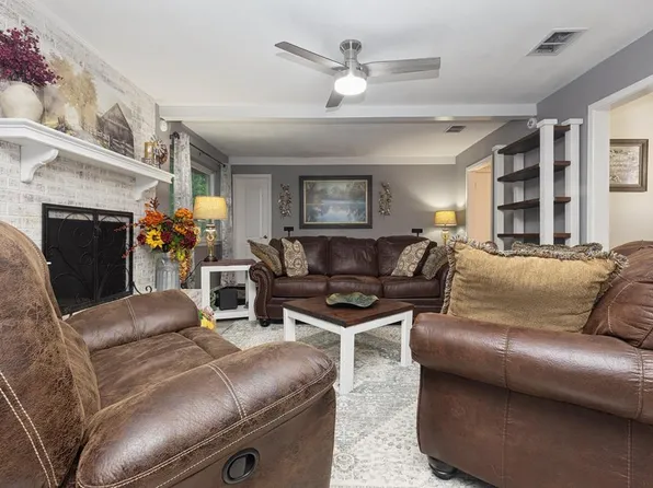 208 Meadow Dr, New Boston, TX 75570