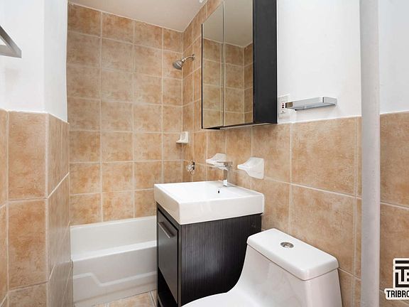 5th image of 728 Amsterdam Ave APT 3S