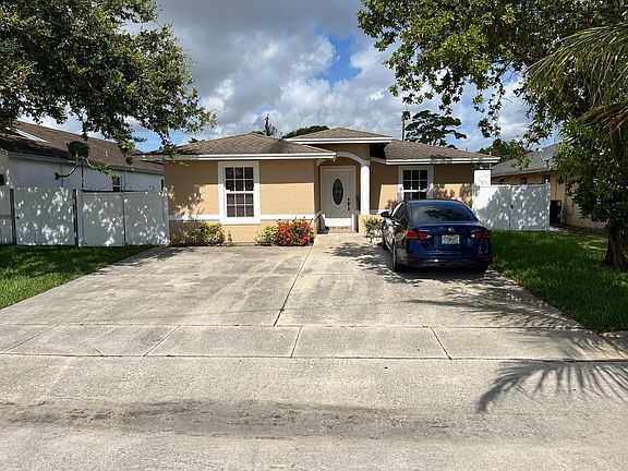2nd image of 261 Jennings Avenue