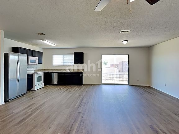 3rd image of 815 Dove Meadows Dr