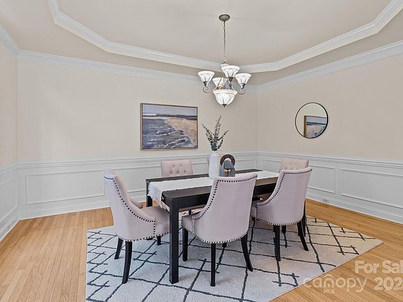 3rd image of 109 Waterford Dr