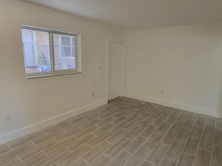 310 NW 16th Ave #1 — Photo 7