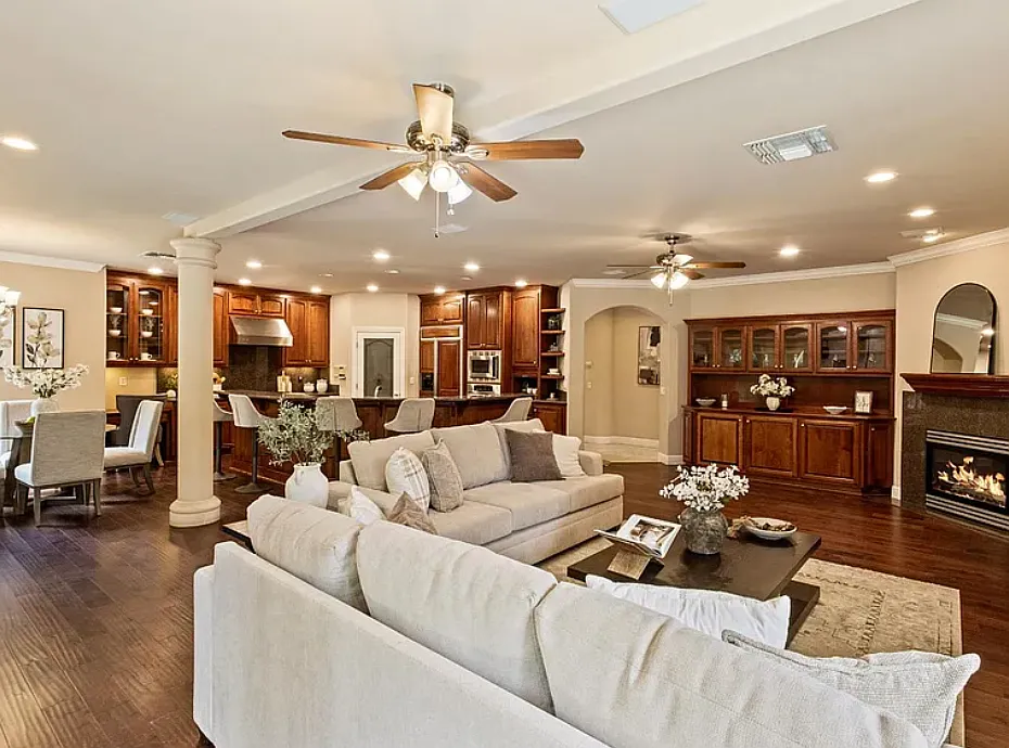 9003 Cedar Ridge Dr