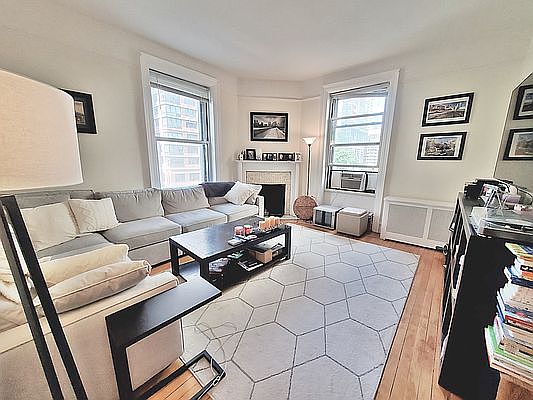 1st image of 210 W 94th St #G3
