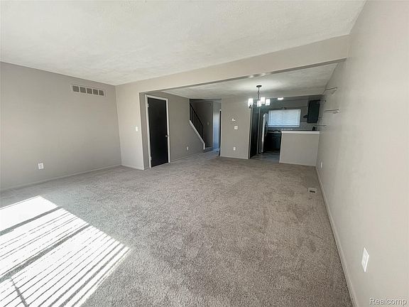 5th image of 15846 W Eleven Mile Rd