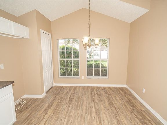 5th image of 439 Eastbridge Dr