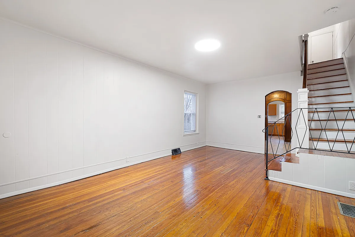 Building Photo - 2402 N Van Buren St
