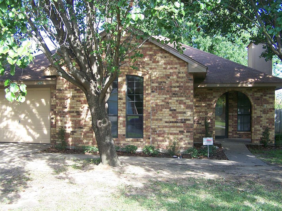 1st image of 202 Briar Creek Dr