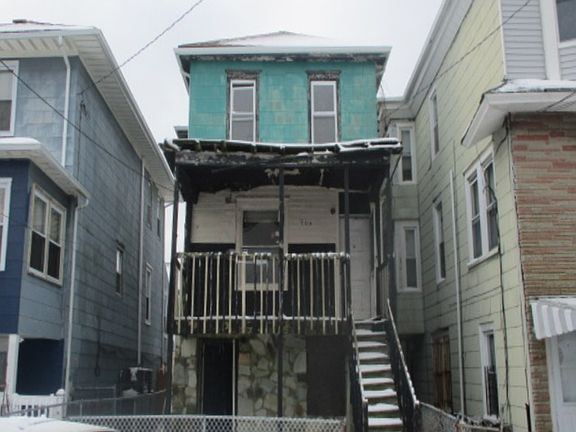 2nd image of 604 N Michigan Ave