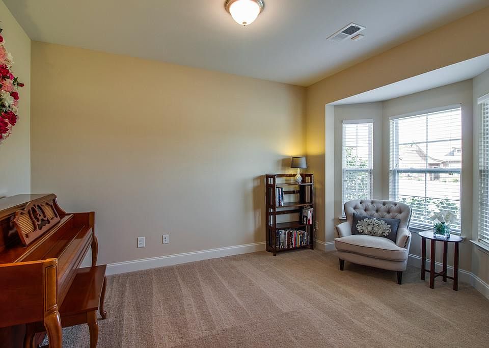 2nd image of 6015 Yellowstone Dr