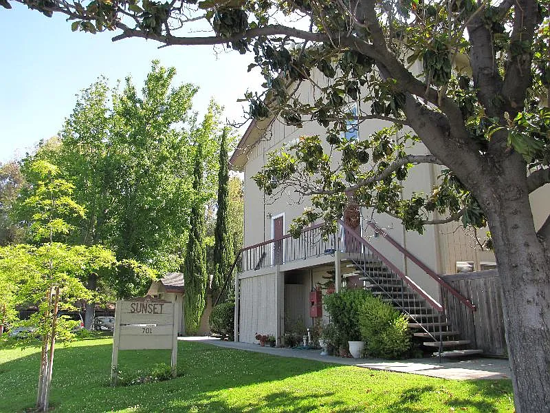 701 N Rengstorff Ave APT 3 photo 1