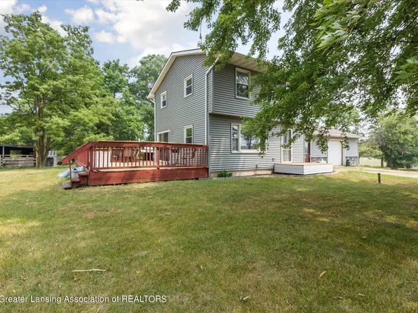 7098 Carlisle Hwy, Vermontville, MI 49096