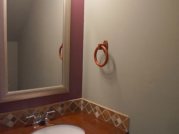 1/2 Bath