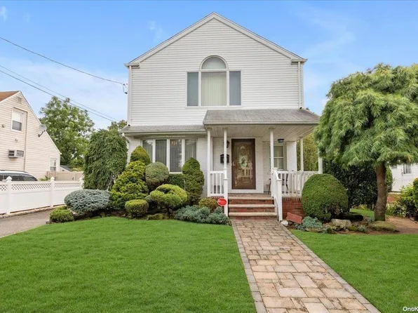 198 Roxbury Rd South, Garden City, NY 11530