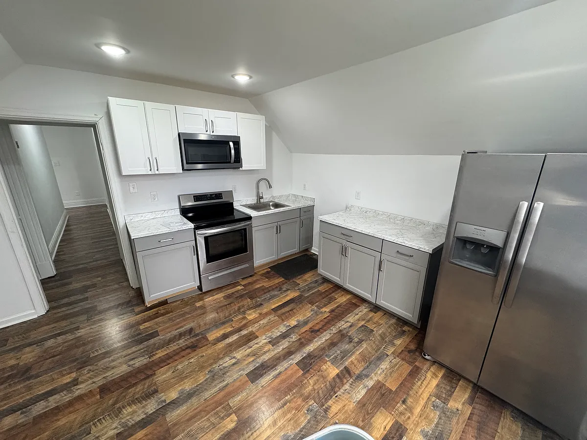Building Photo - 2859 Hull St #2