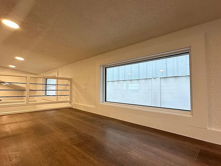 411 Smith St — Photo 4
