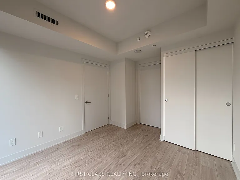 8 Cumberland St #3604 — Photo 15