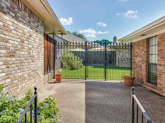 5th image of 32 Sugar Creek Pl