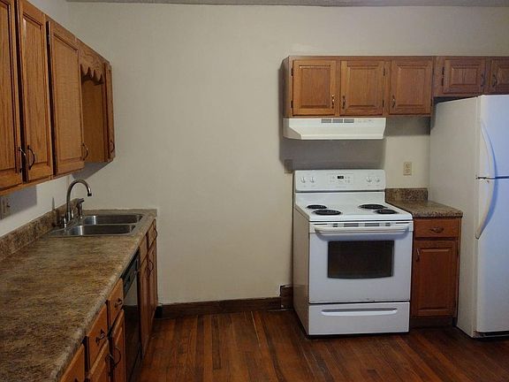 2nd image of 307 Grand Avenue Ext