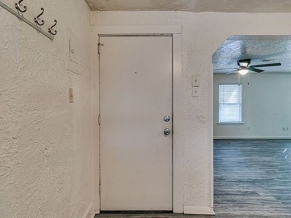5th image of 221.5 Emelyn St #221.5