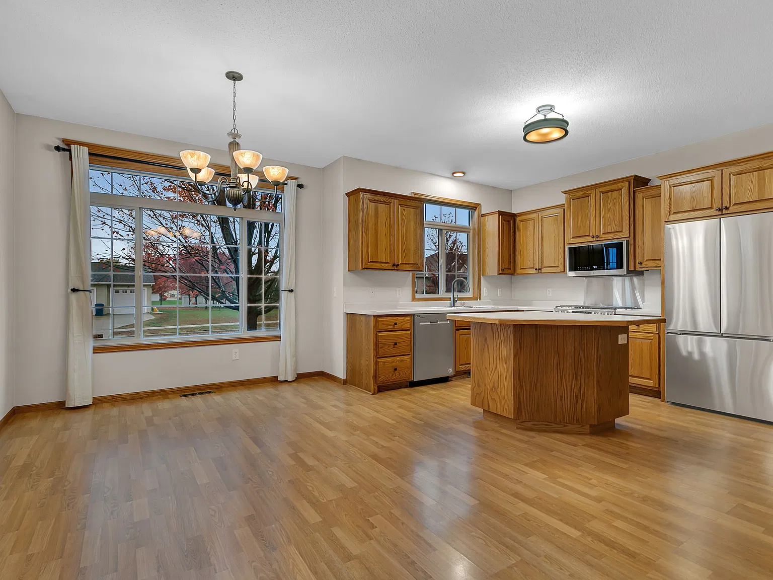 4 bed, 2821 sqft, $2,400 — Photo 4
