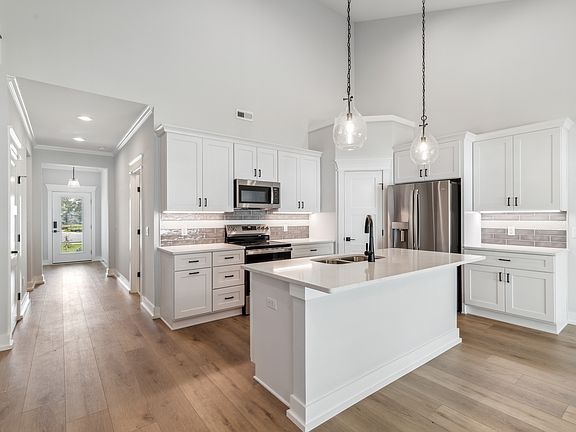5th image of 458 Raven Glen Dr
