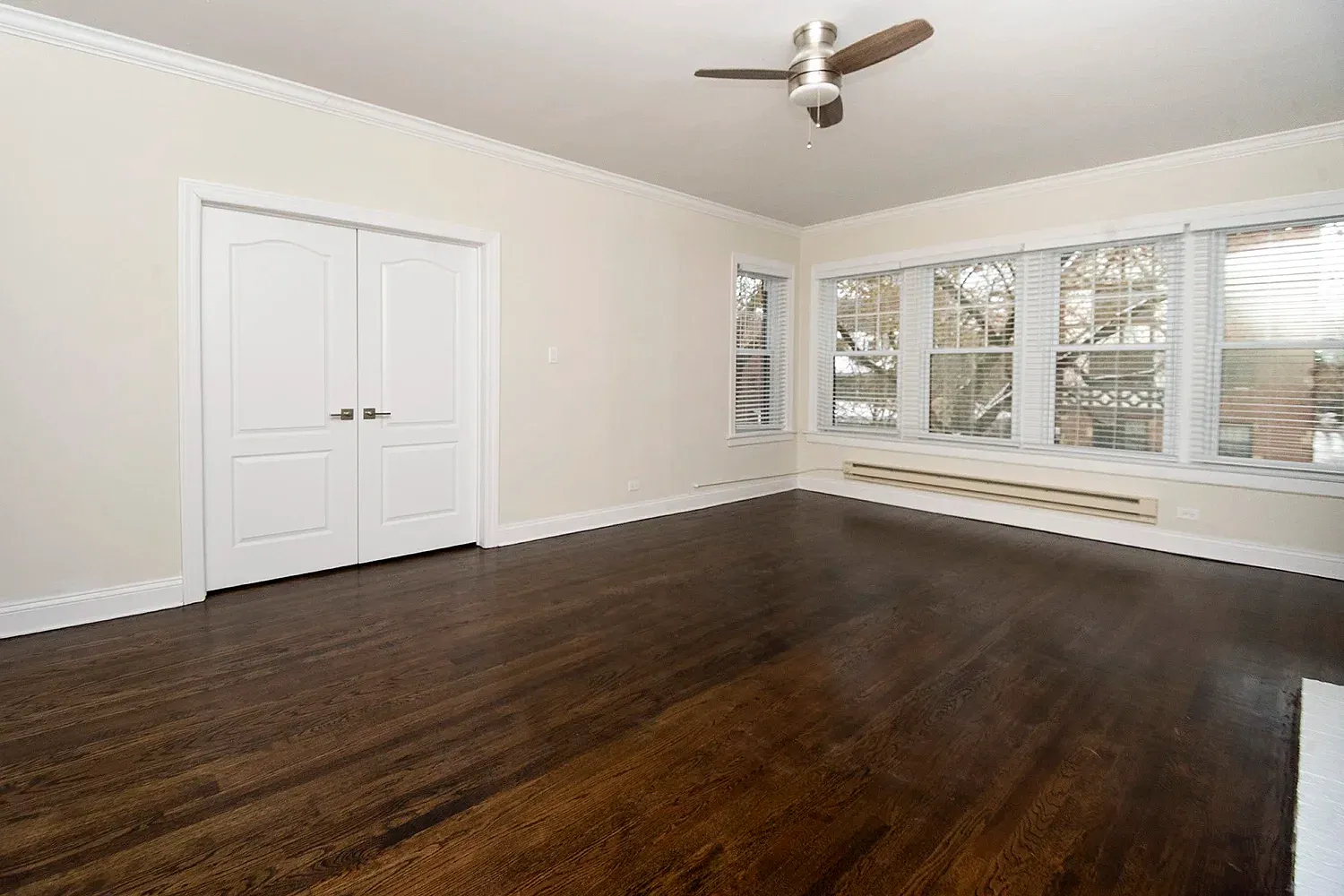 3 bed, 1.0 bath, 1050 sqft, $2,745 — Photo 3