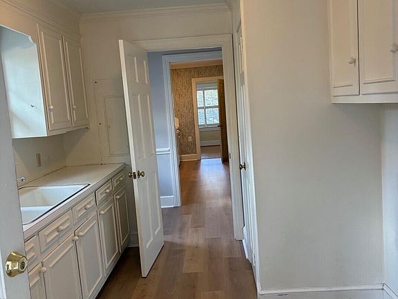 4th image of 1715 S Elm St