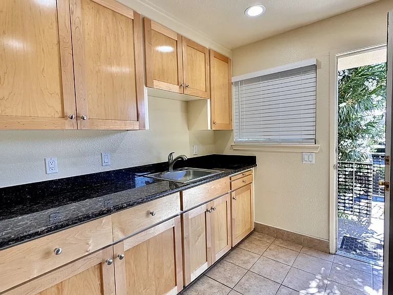 Sandalwood Apartments — Photo 34