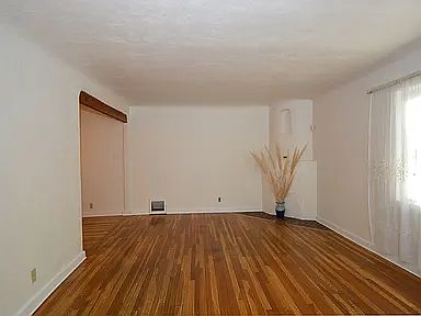 Second living room or 3rd bedroom