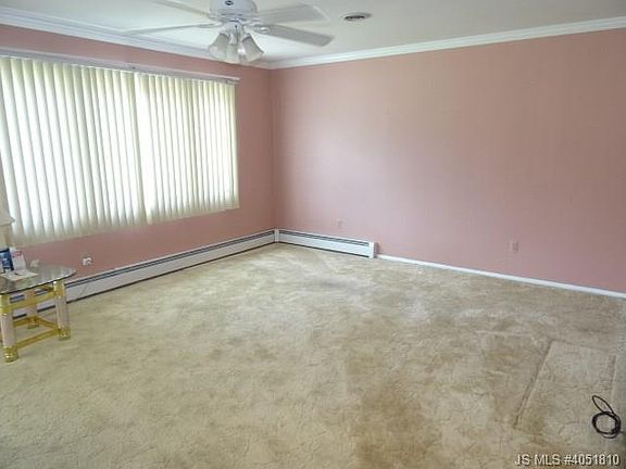4th image of 16 Zeeland Dr