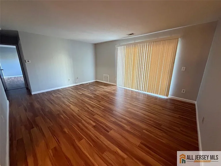 601 Sunshine Ct #601 — Photo 2