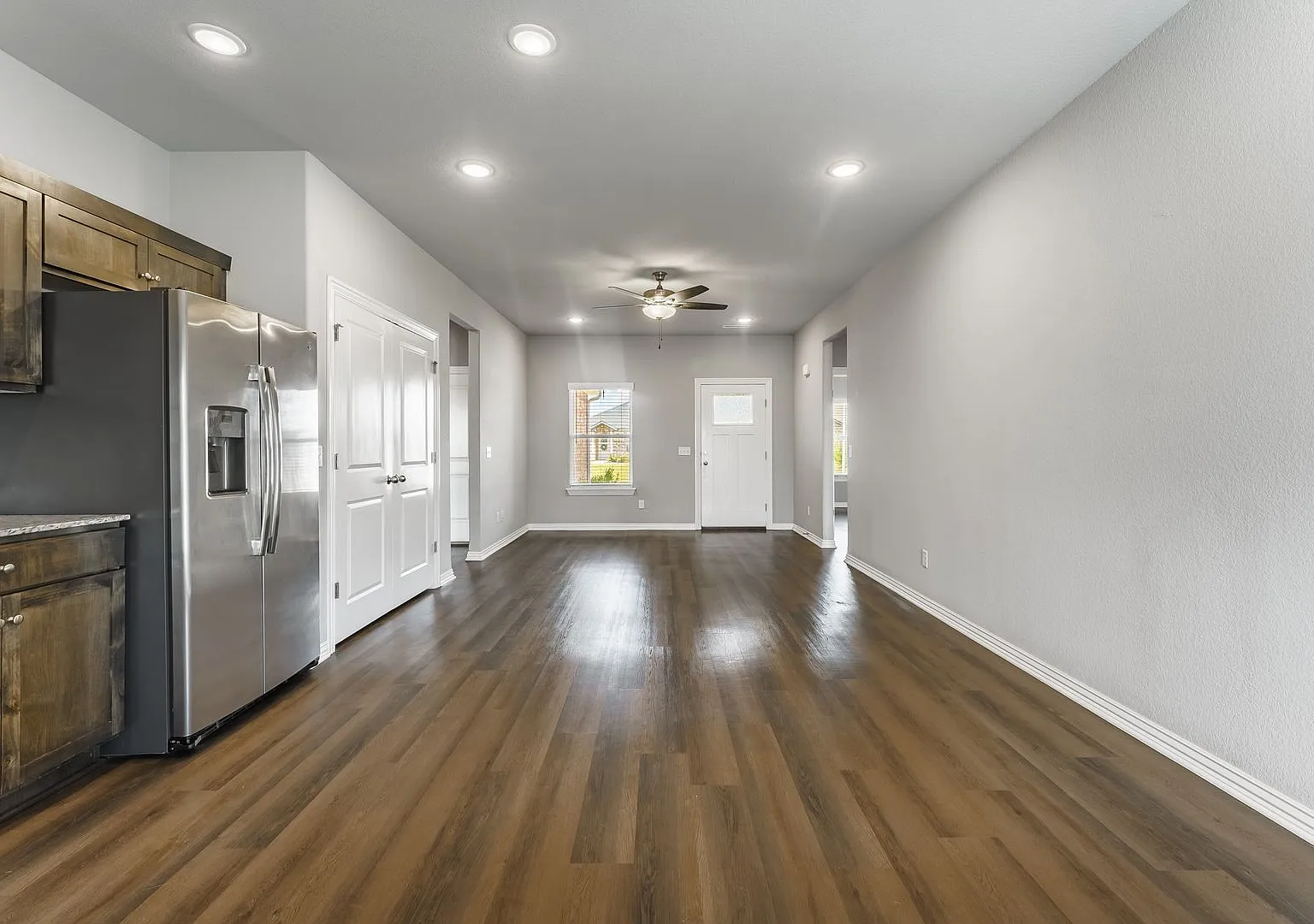 Ready Now! 3 bedroom 2 bath home — Photo 4