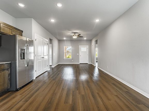 4th image of 241 Williams Ct