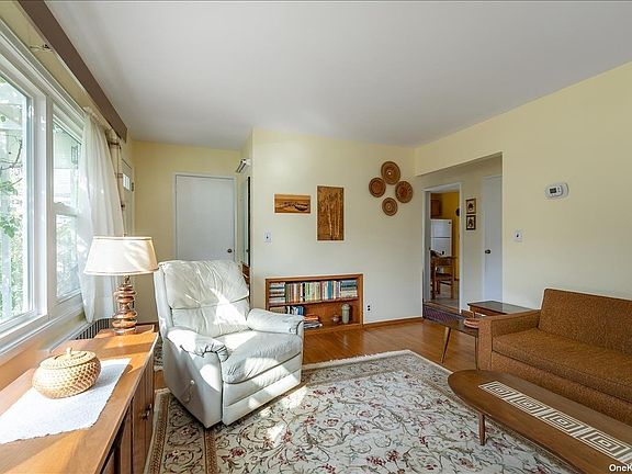 3rd image of 416 Marguerite Ave
