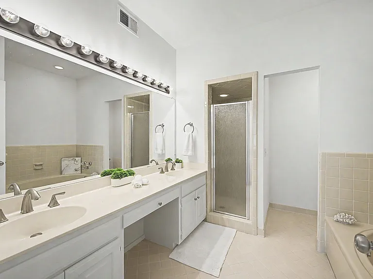 126 Forest Place Cir — Photo 38