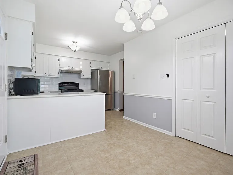 102 Chevis Dr — Photo 14