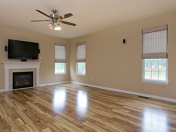 3rd image of 6663 Rosemont Ln