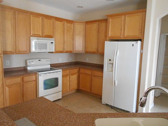 3rd image of 17936 Camargo Ln