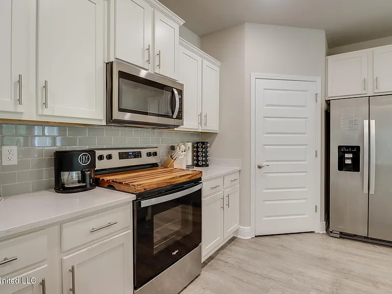 7820 Coral Ln — Photo 9