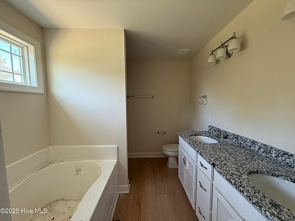 5th image of 71 Ruskin Drive