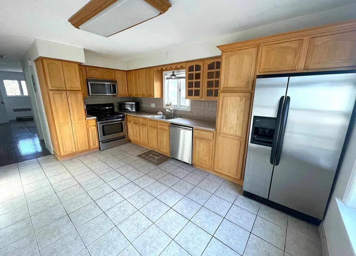 Building Photo - 115 W 45th St #2