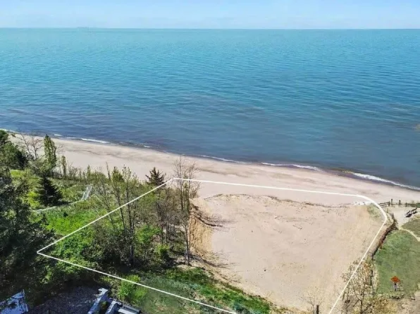 4281 Lake Shore Dr, New Buffalo, MI 49117