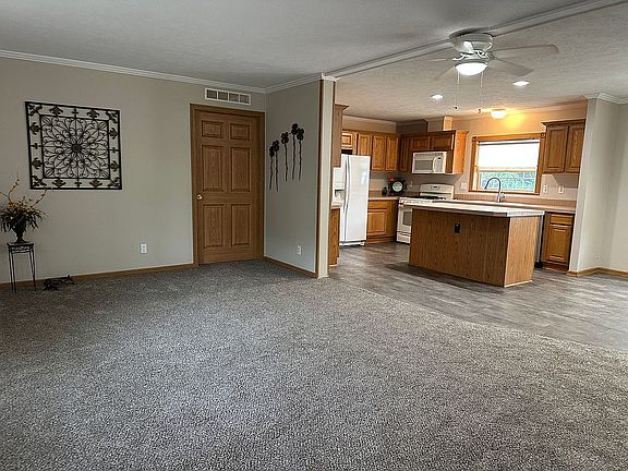 5th image of 183 SE Willow Way