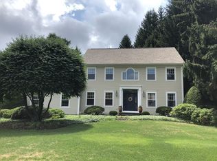 4012 Windsor Dr, Niskayuna, NY 12309