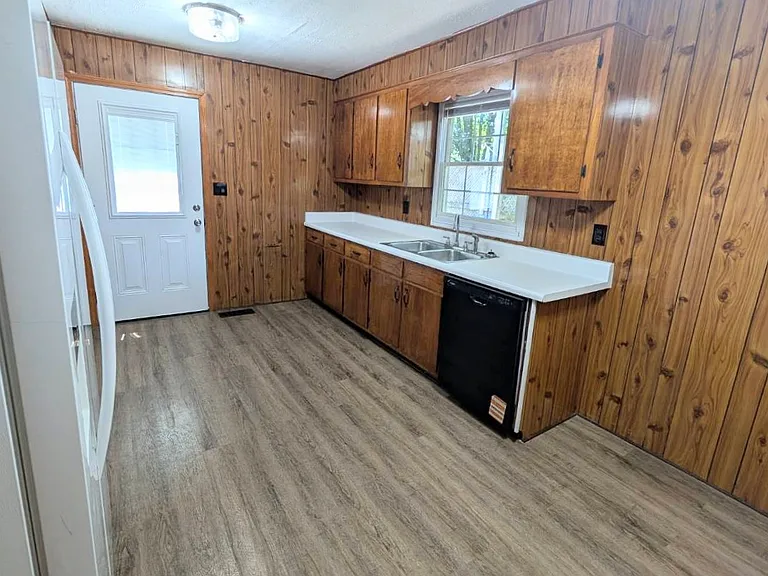 358 Henson Ln — Photo 7