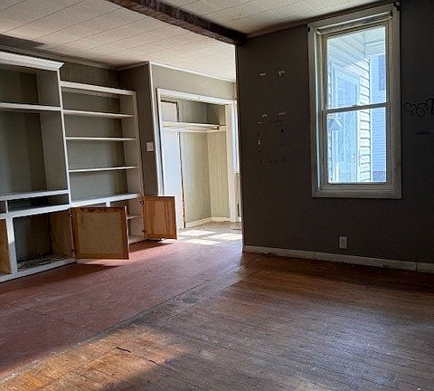 2nd image of 521 13th St